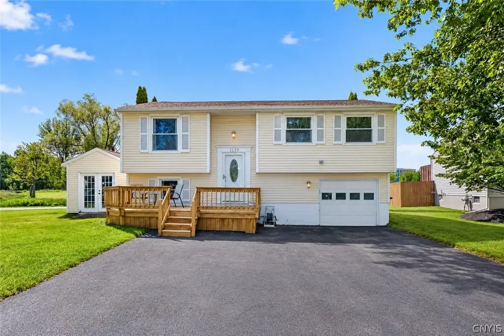3888 Pintail Path, Clay