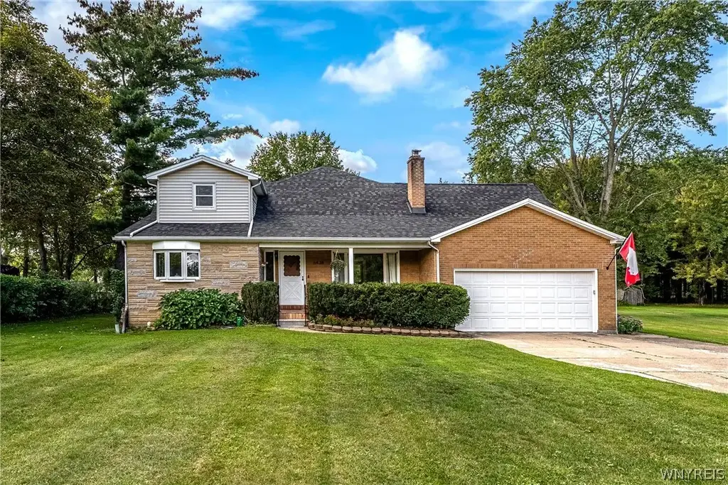 6438 Engel Drive, Hamburg