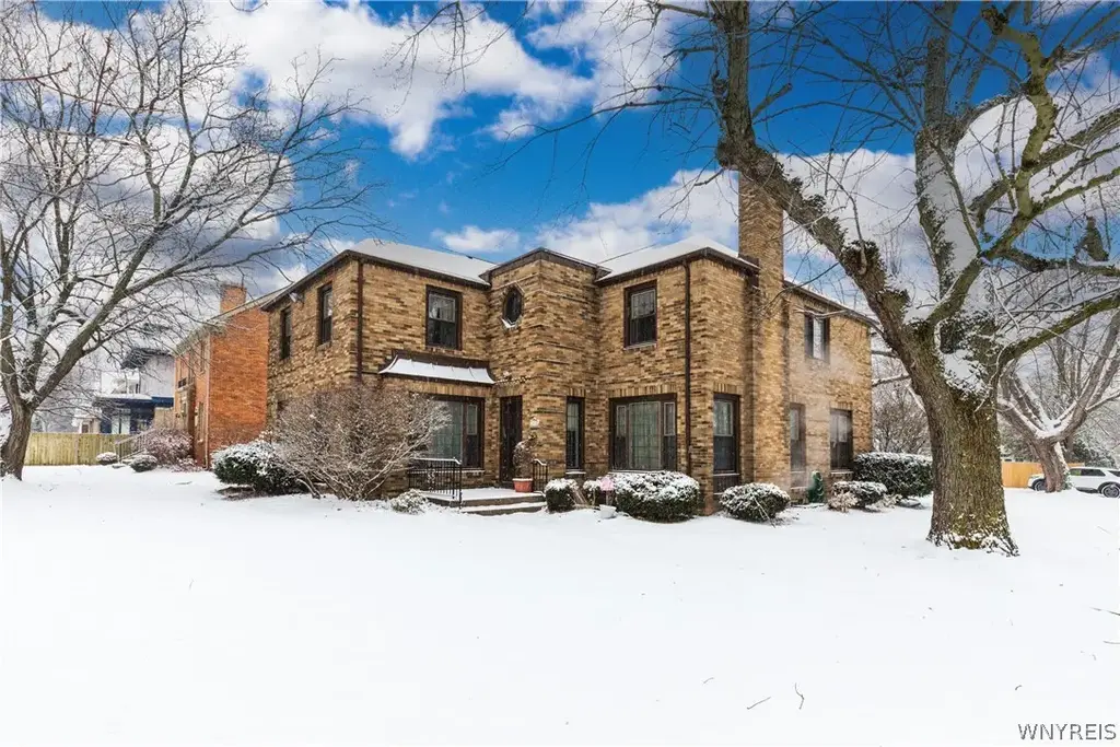 2810 Main Street, Buffalo