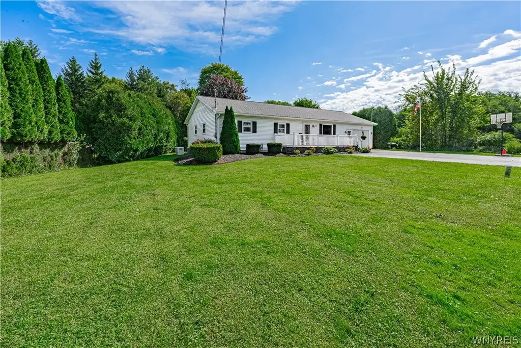 3527 Lockport Olcott Road, Newfane