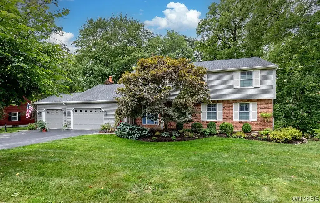 25 Timberlake Drive, Orchard Park