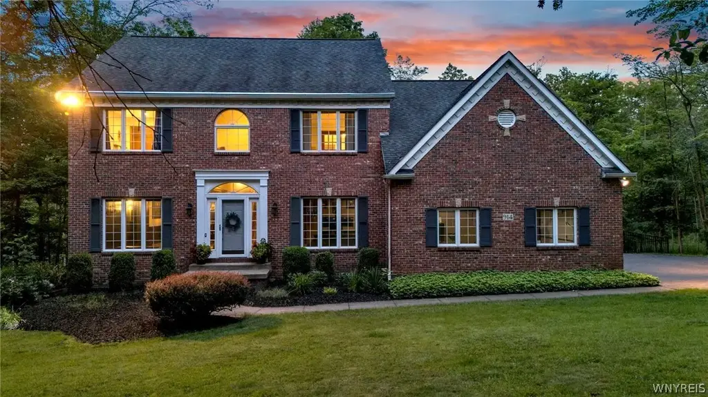 914 Underhill Road, Aurora
