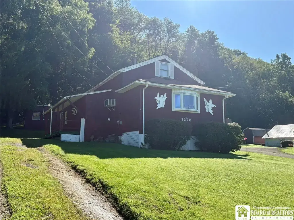 1278 E Main Street, Foster Town