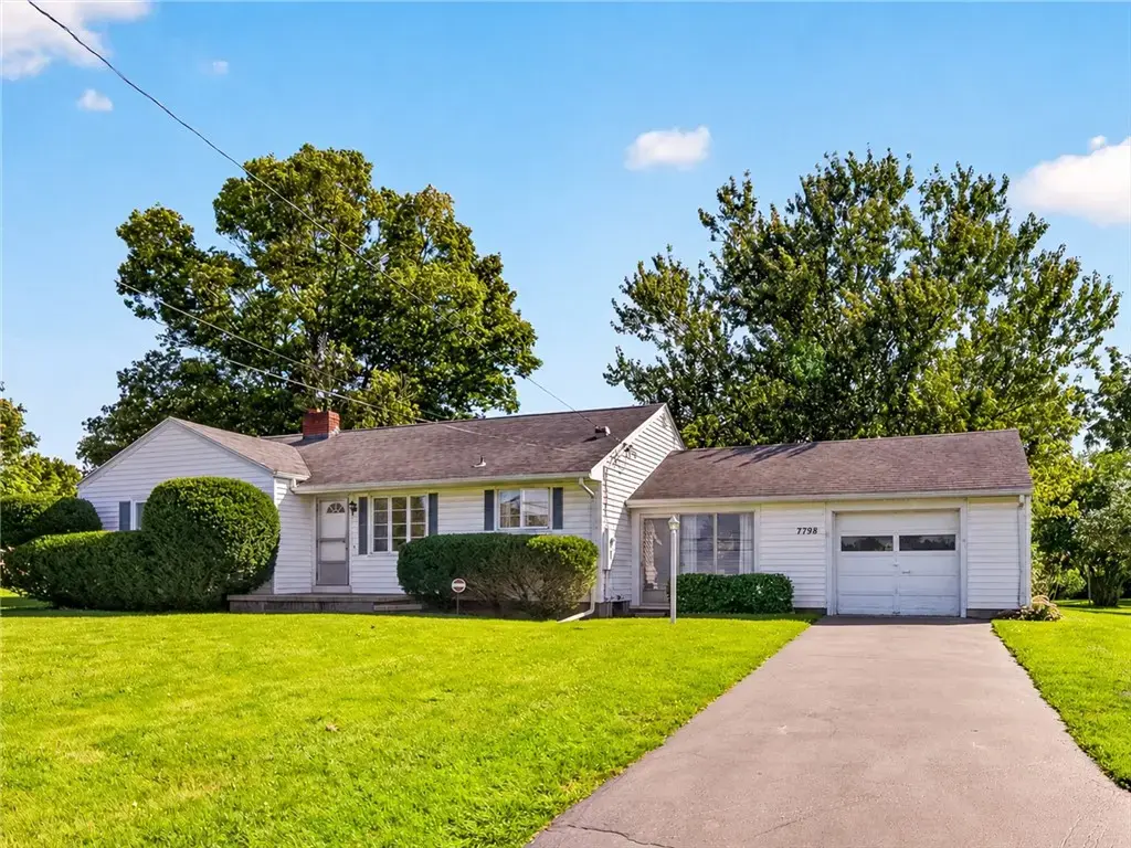 7798 E Main Road, Leroy