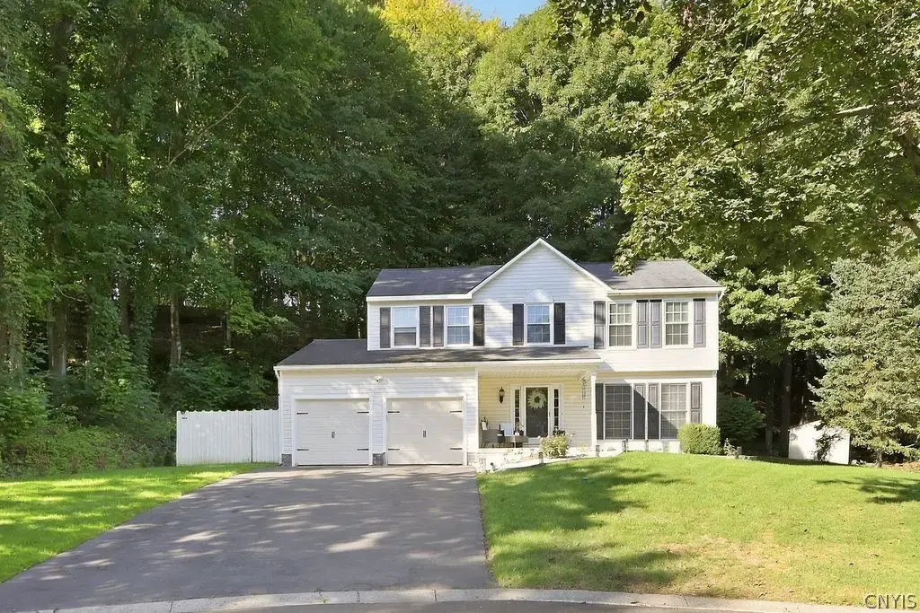 2 Chaucer Circle, Lysander