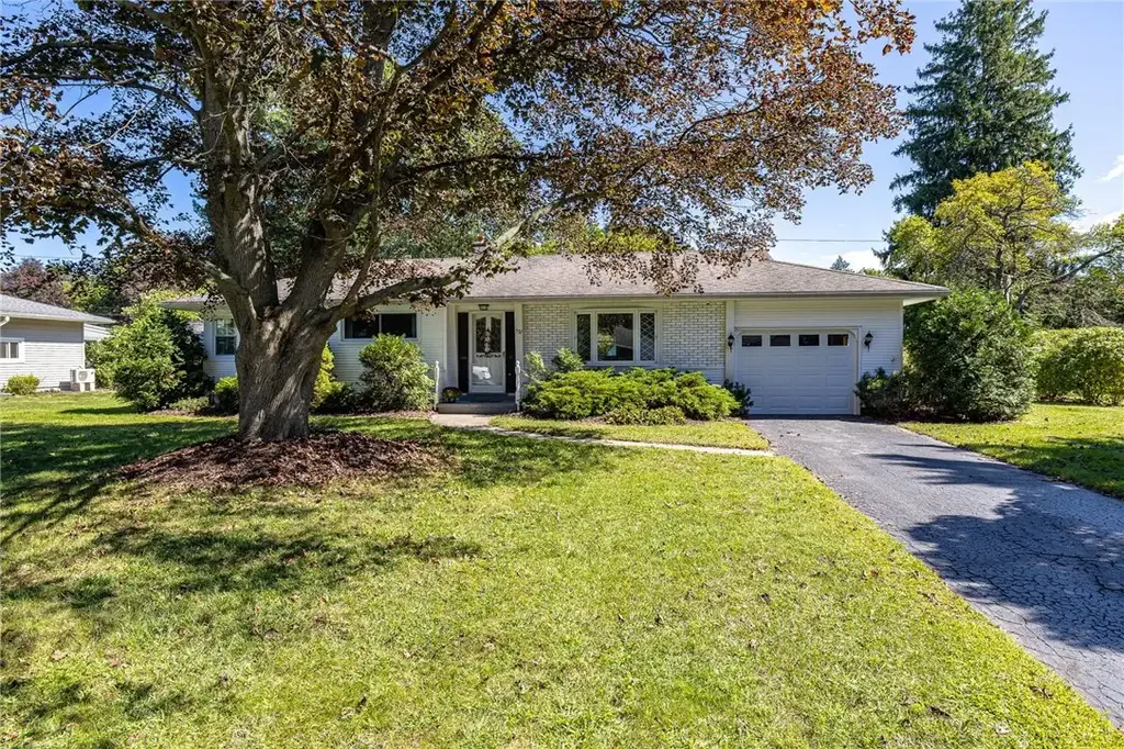 552 West Road, Webster