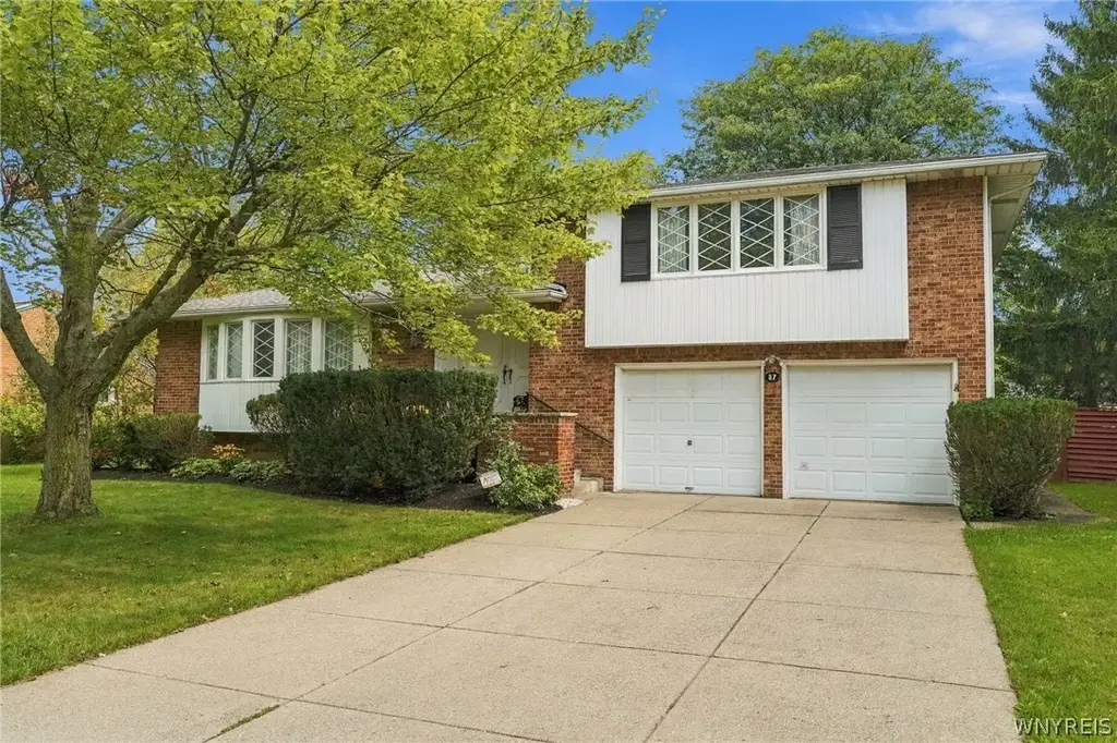 87 Surrey Run, Amherst