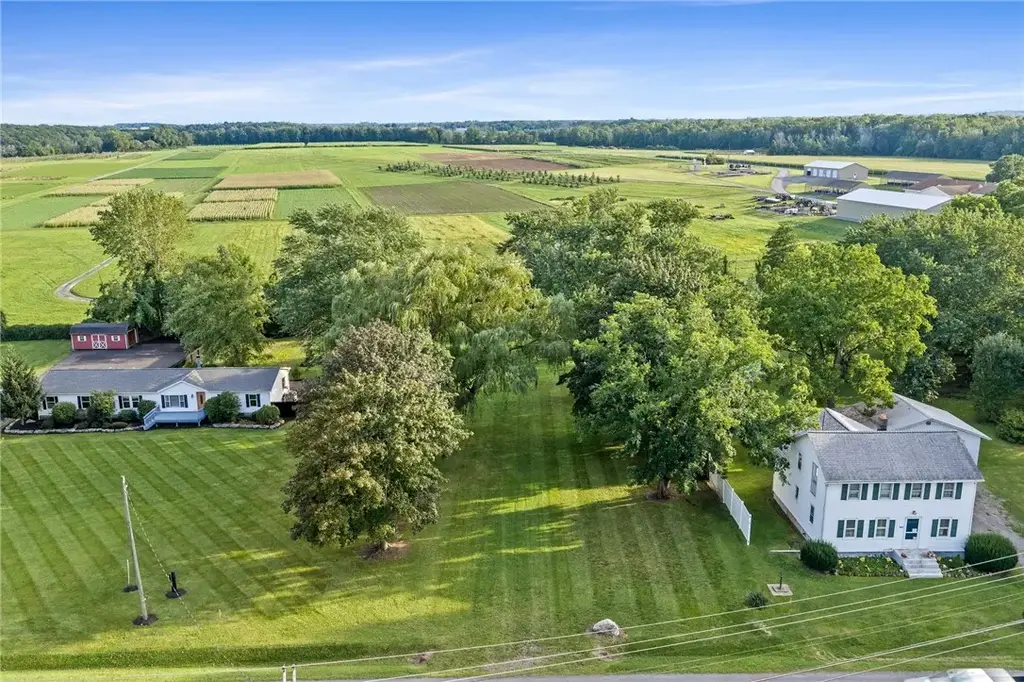 1067 County Road 4, Seneca
