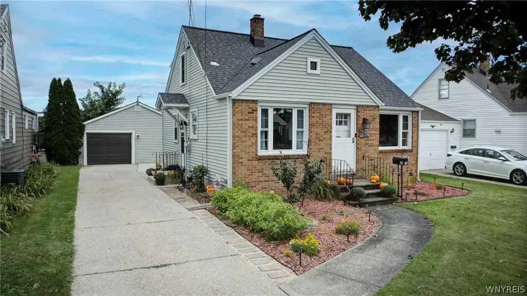 70 Wilshire Road, Cheektowaga