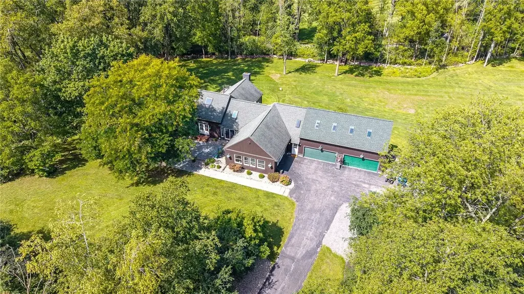 3 Graywood Lane, Pittsford