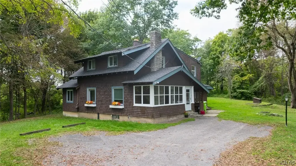 8667 E Seneca, Manlius