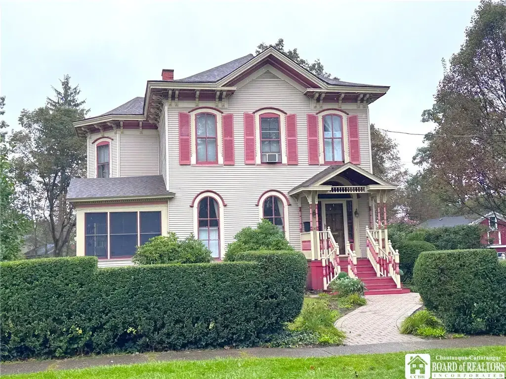 36 Central Avenue, Pomfret
