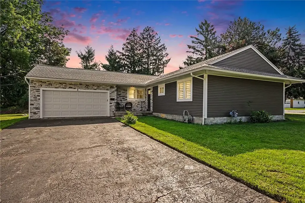 8 Hillview Drive, Irondequoit