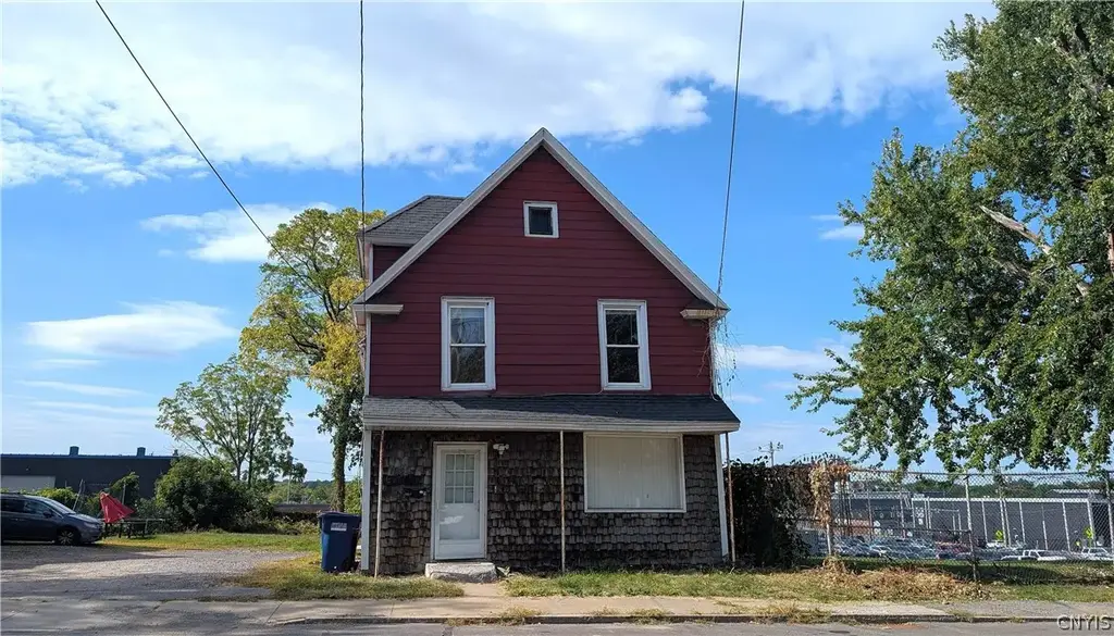 1121 Wolf St, Syracuse