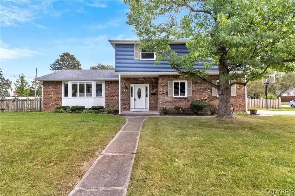 24 Macarthur Drive, Amherst