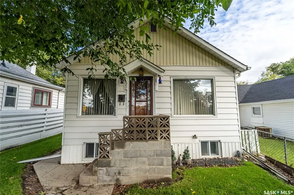954 Hochelaga Street W, Moose Jaw