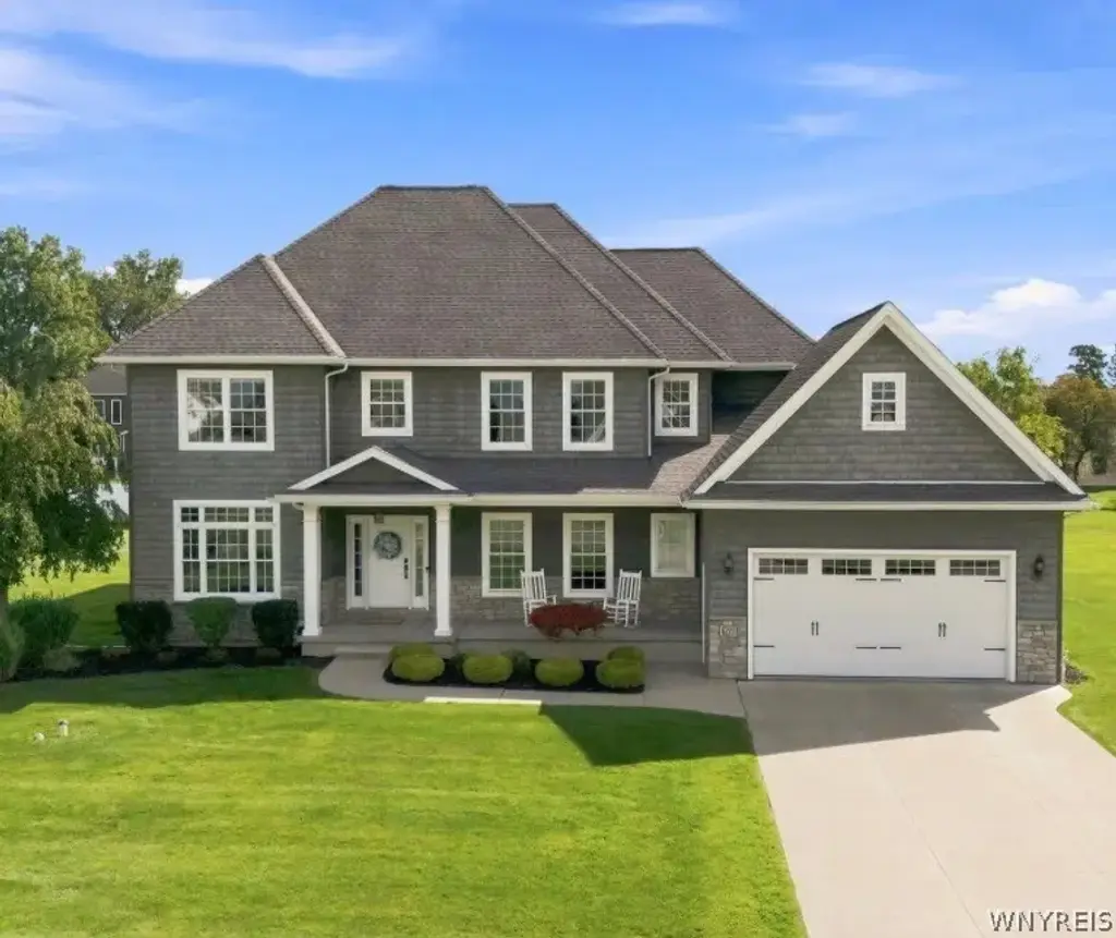 6227 Willow Run Court, Clarence