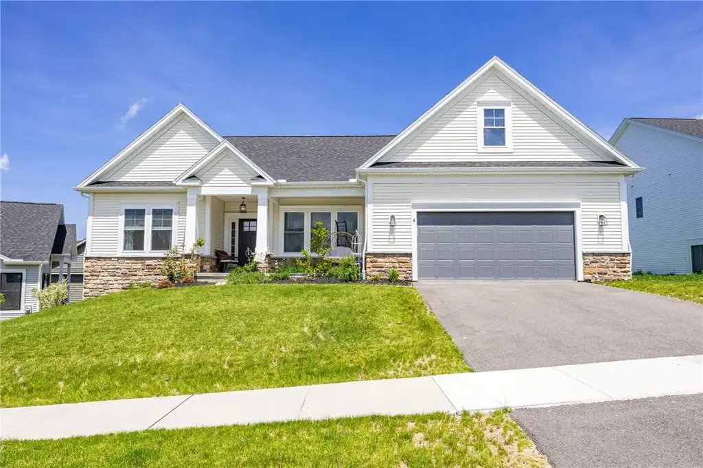 4 Black Wood Circle, Pittsford