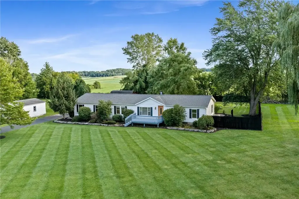 1063 County Road 4, Seneca