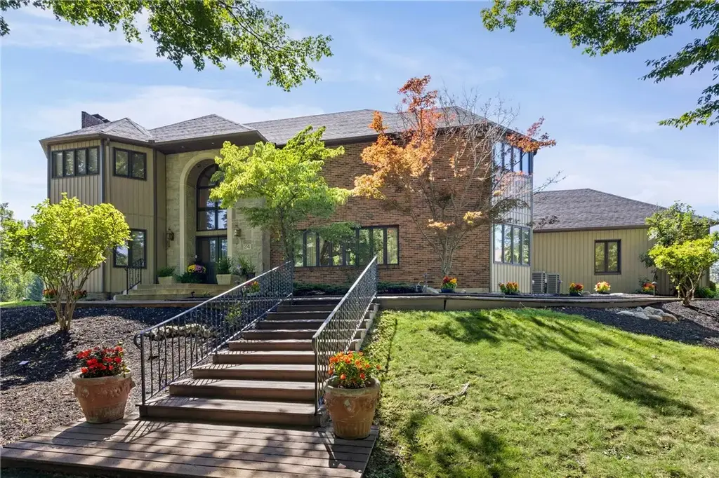 24 Woodland Drive, Batavia