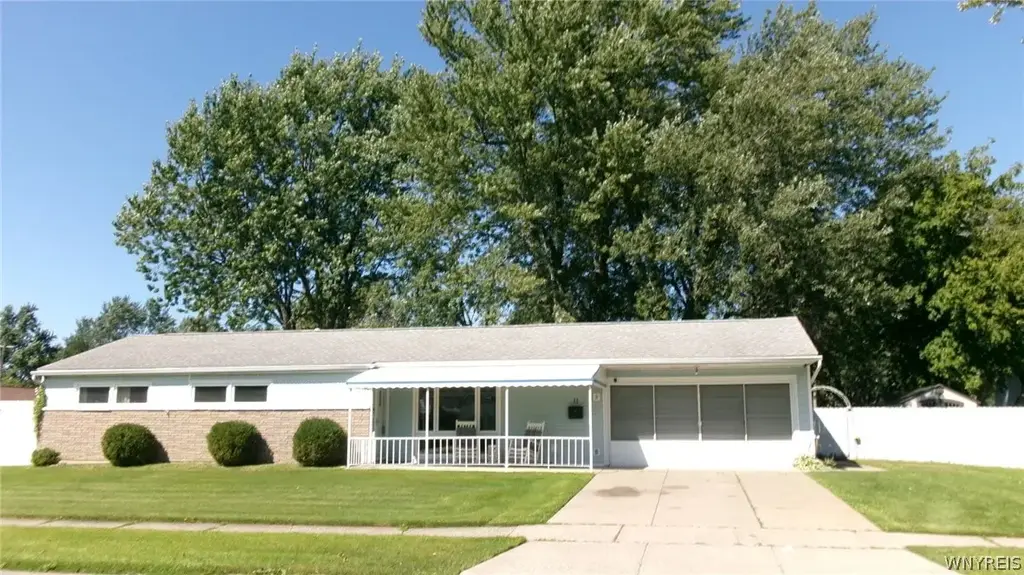 11 Alys Drive E, Cheektowaga