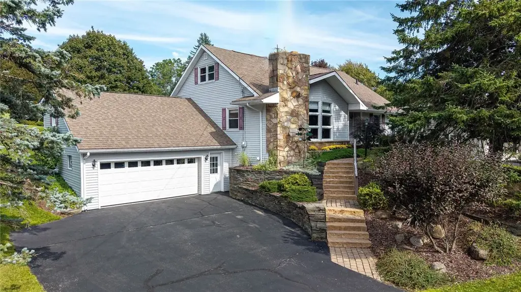 44 Hillcrest Dr, Victor