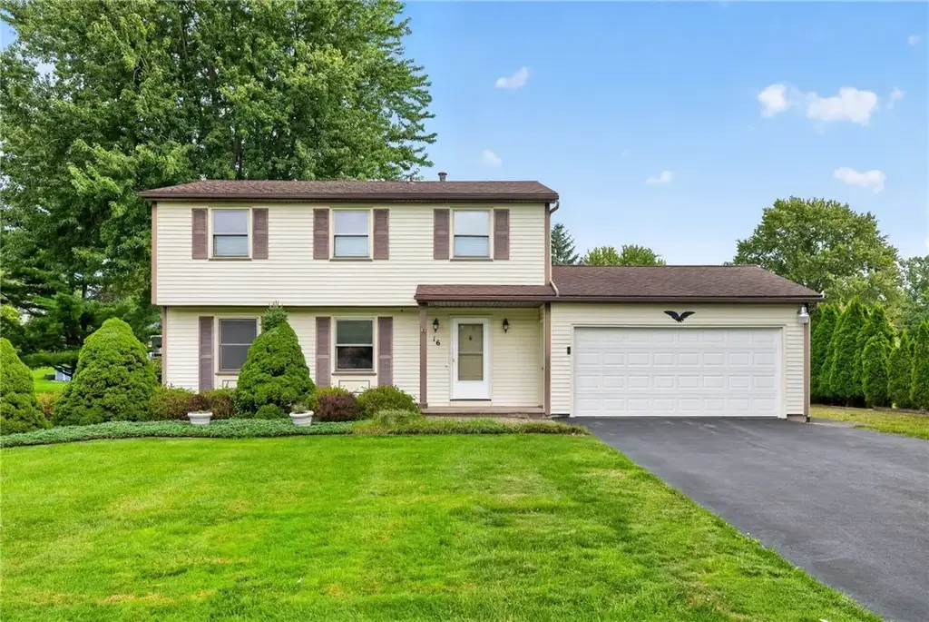 16 Golf Stream Dr, Penfield