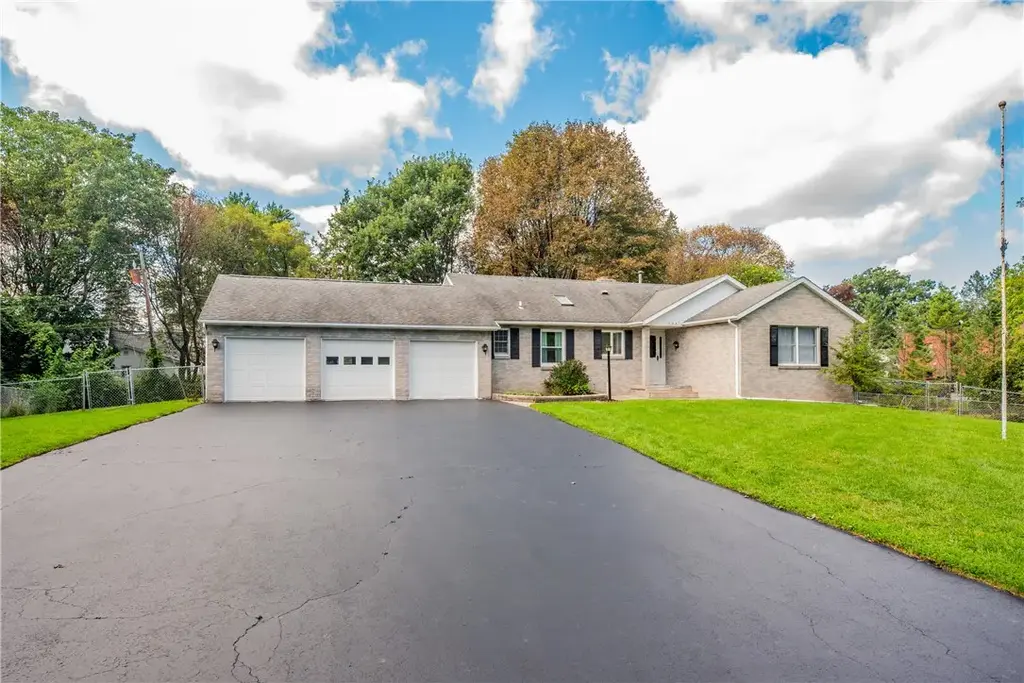 175 Briar Wood Lane, Greece