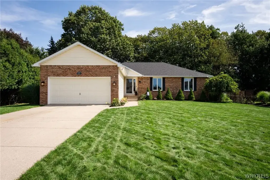 8959 Candlewood Lane, Clarence