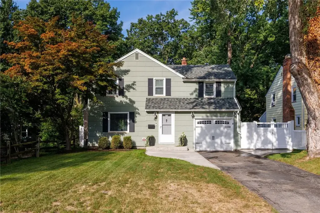 83 Tamarack Drive, Irondequoit