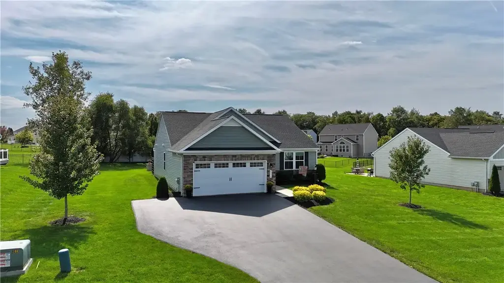 6175 Omega Drive, Farmington