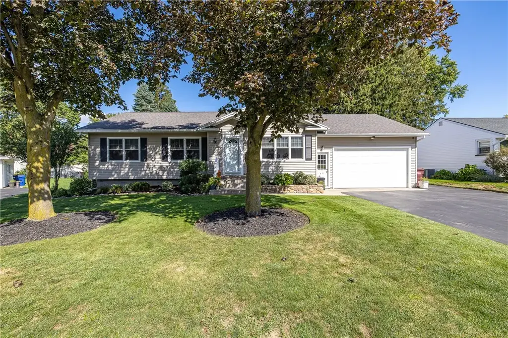 8 Nile Drive, Irondequoit
