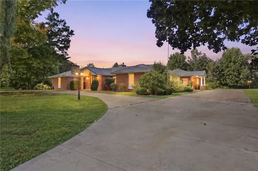 1346 Brant North Collins, Brant