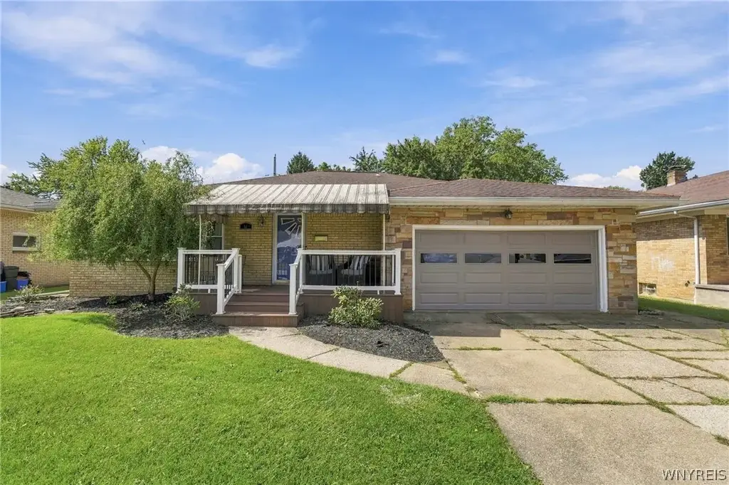 81 Shamokin Drive, Lackawanna