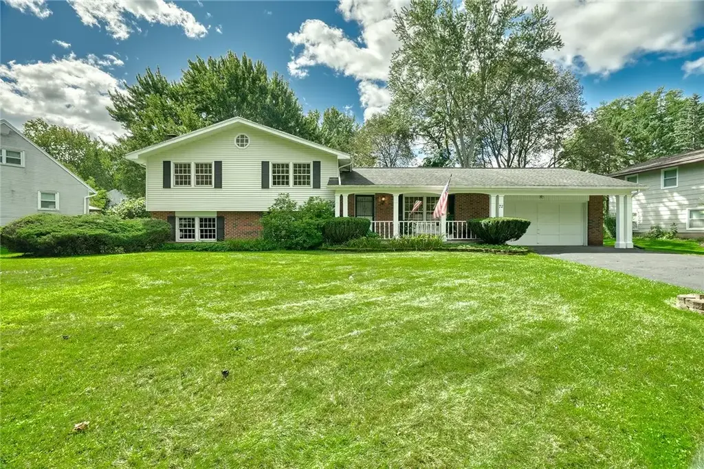 72 Barnfield Road, Pittsford