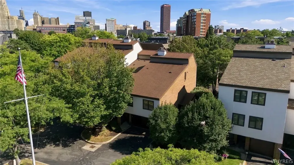 10 Harbour Pointe, Buffalo