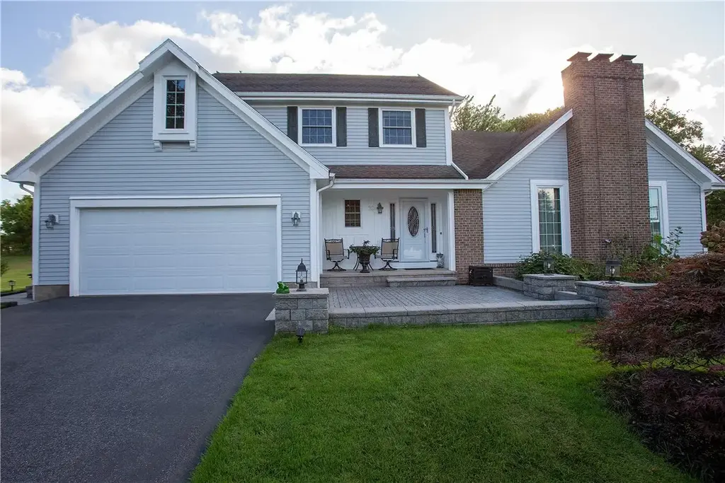 30 Old Country Lane, Perinton