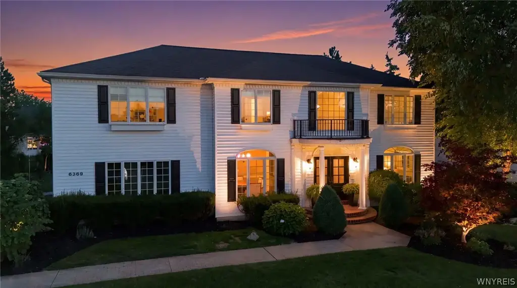 6369 Cloverleaf Circle, Clarence