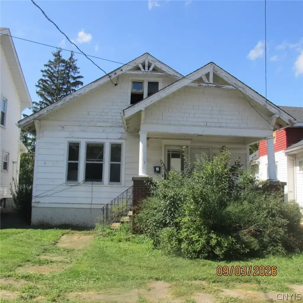 1802 Storrs Avenue, Utica