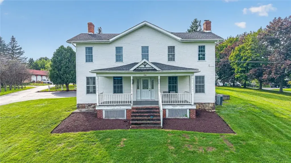 1355 Middle Rd Road, Henrietta