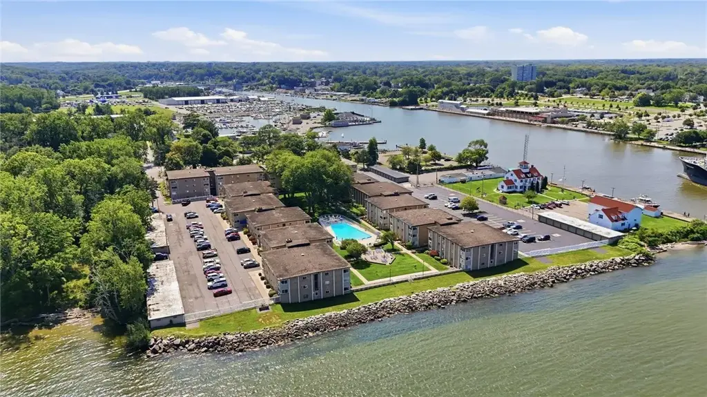 907 Westage At The Harbor, Irondequoit
