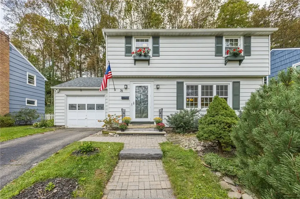 35 Gregory Hill Rd, Rochester