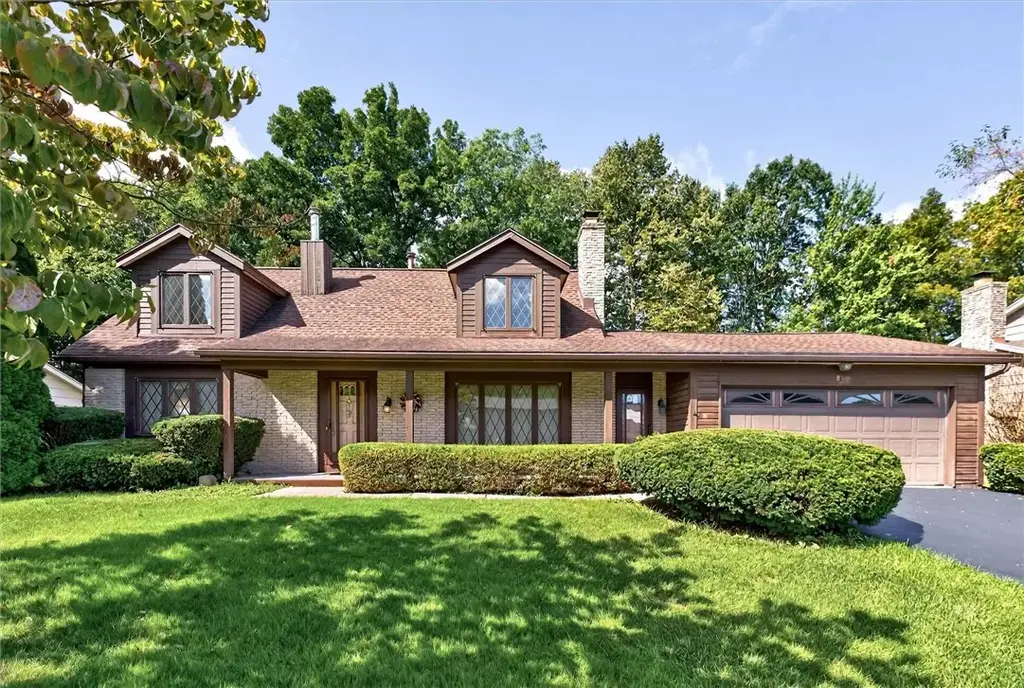 81 Burlwood Drive, Greece