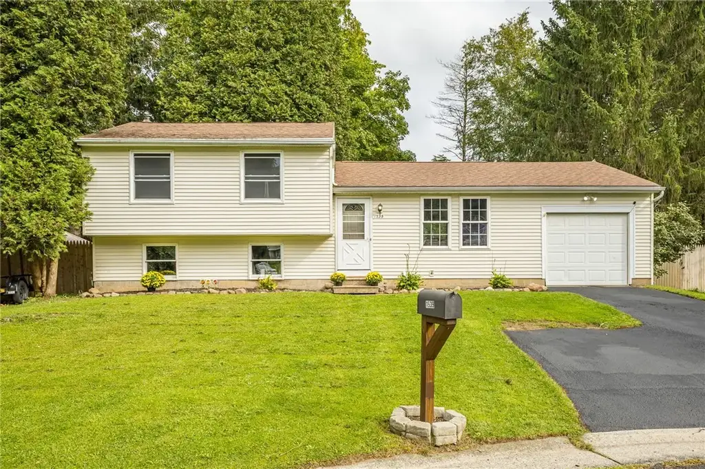 1539 Bluestem Court, Walworth