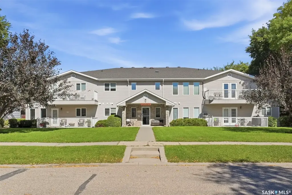 304 3rd Avenue E 203, Watrous