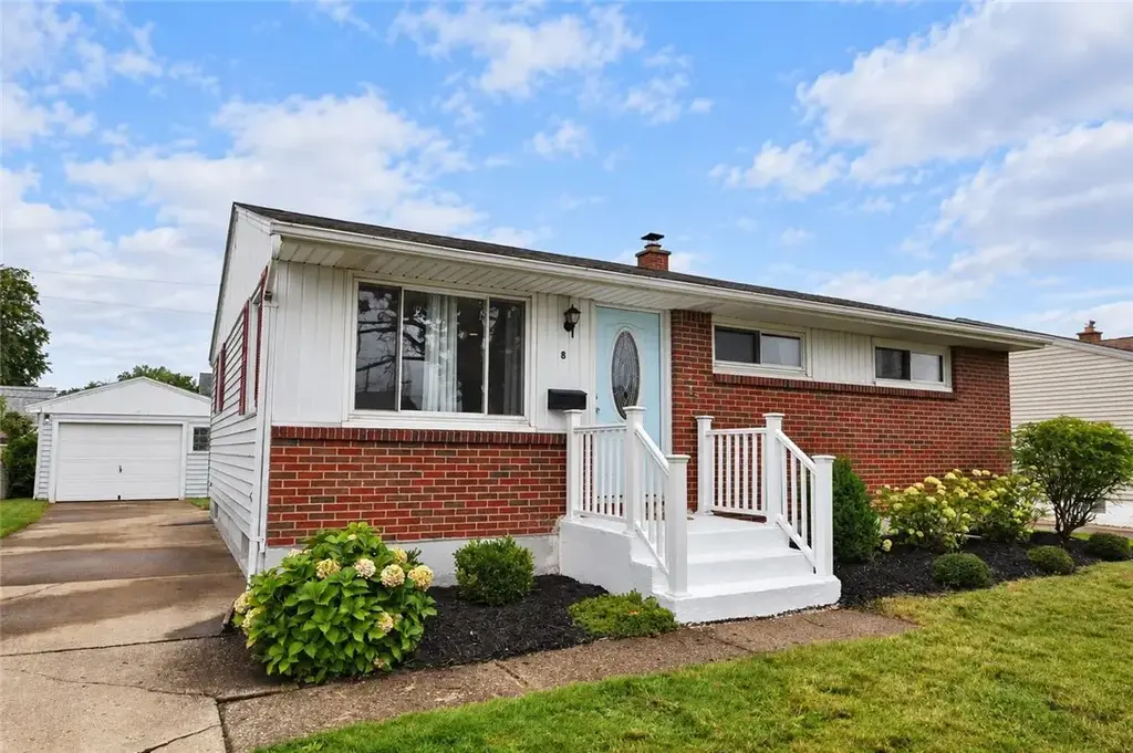 8 Hillsboro Road, Cheektowaga