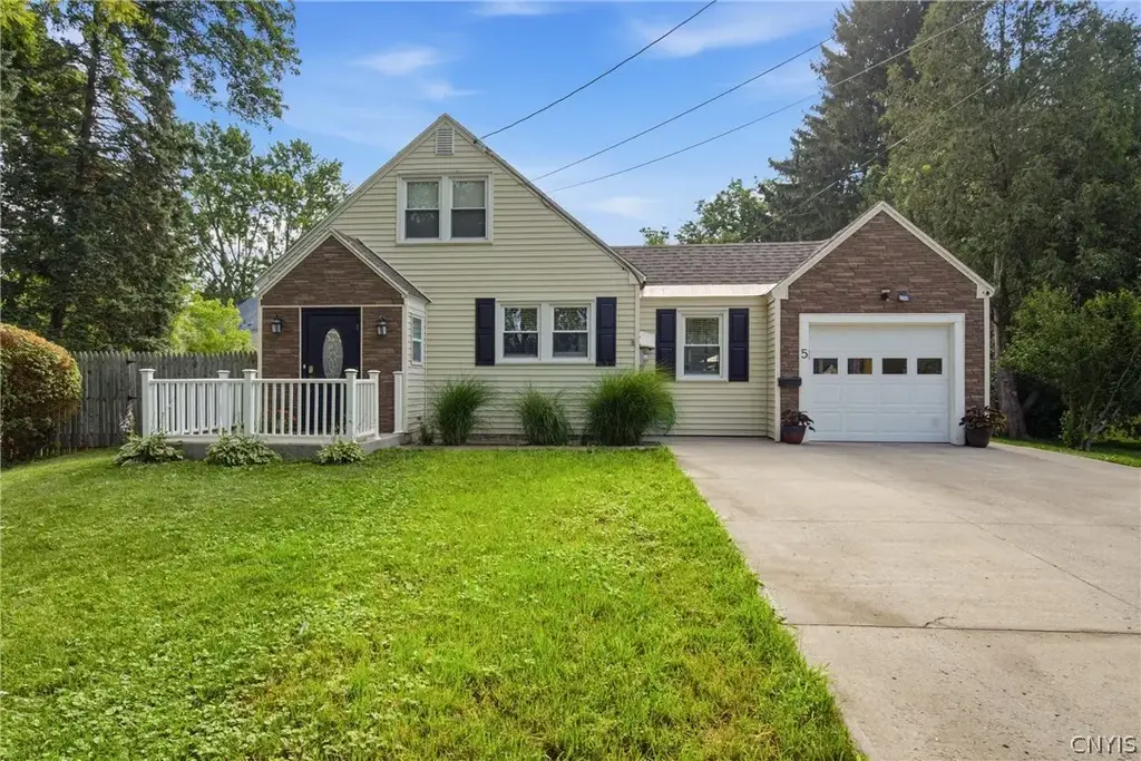 5 Brandon Circle, DeWitt