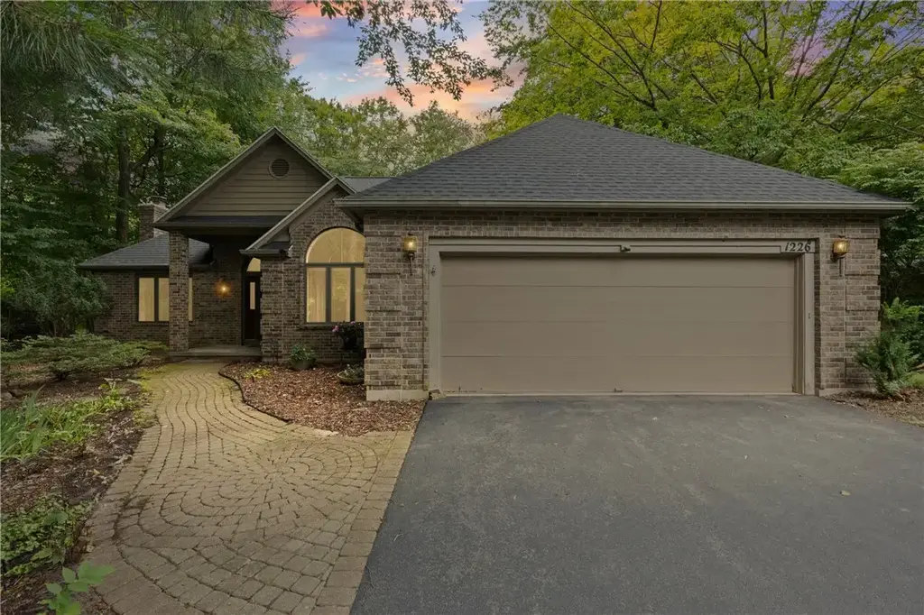 1226 Stafford Crescent, Webster