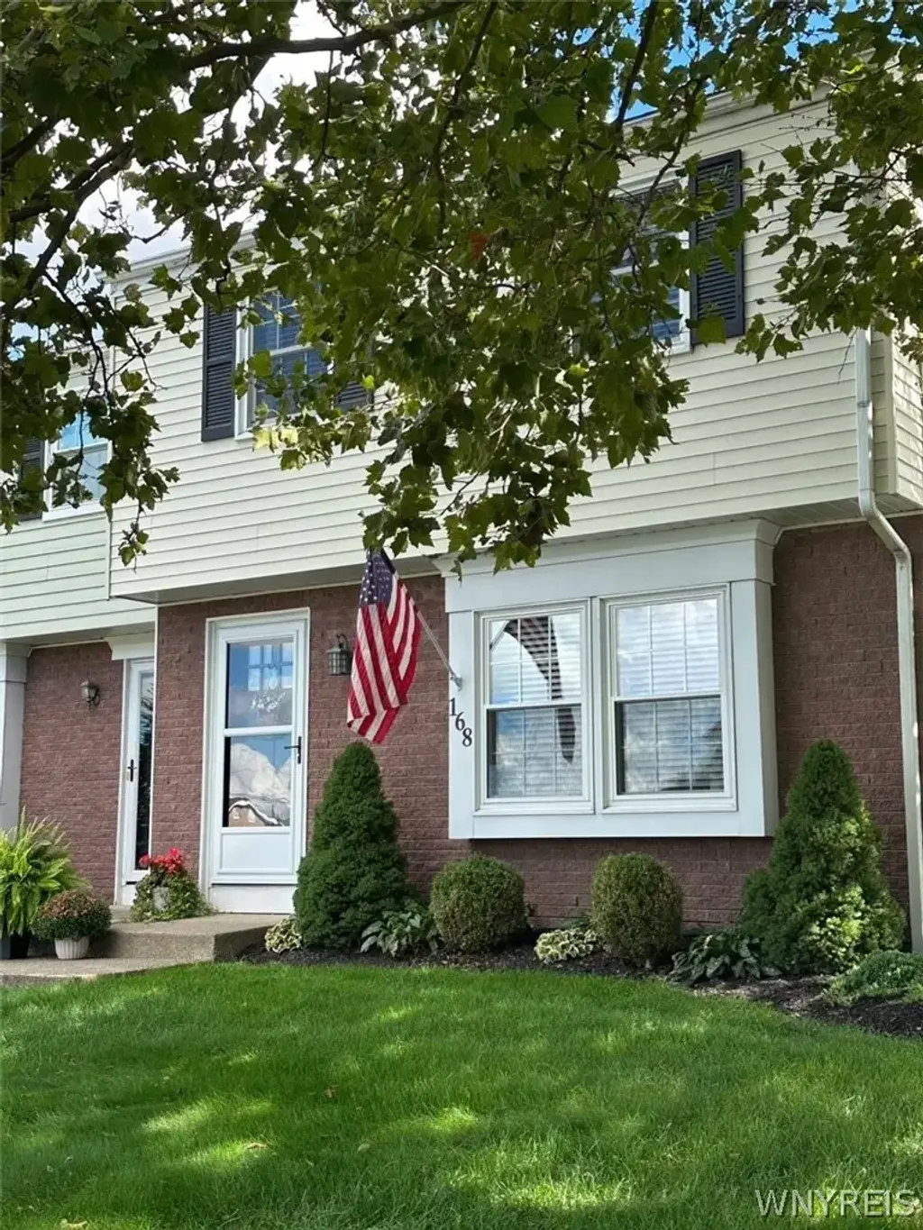 168 Holiday Lane, Hamburg