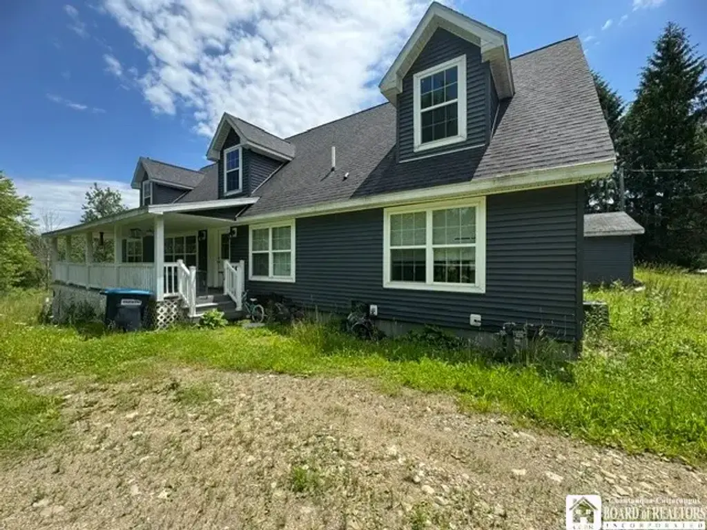 2924 Route 426, Mina